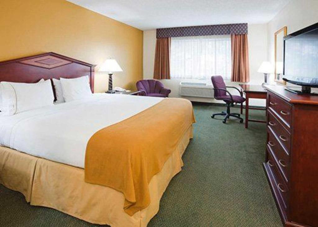 Norwood Inn & Suites Eagan