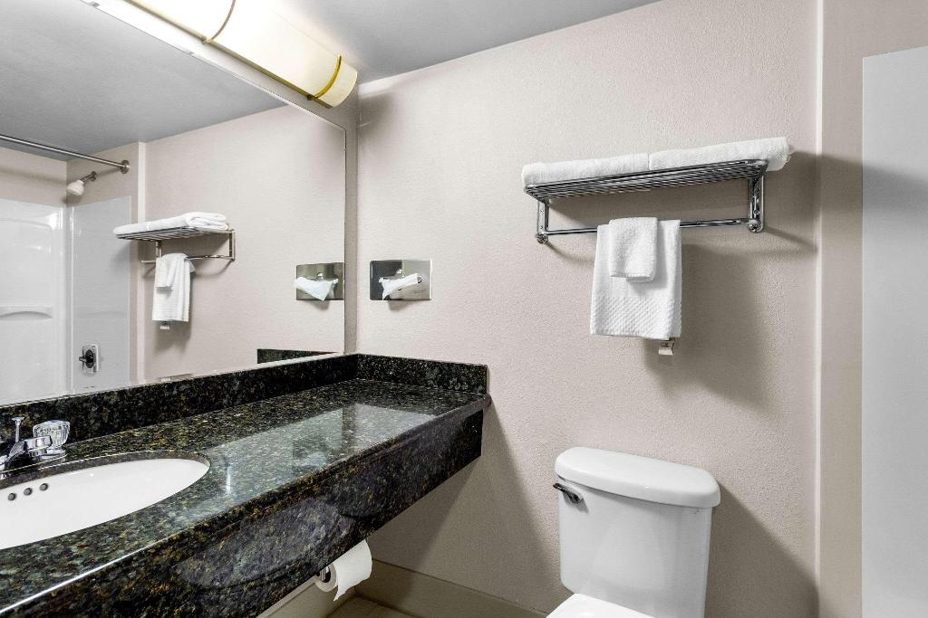 Quality Inn & Suites Altoona