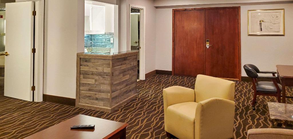 Quality Inn & Suites Cincinnati I-275