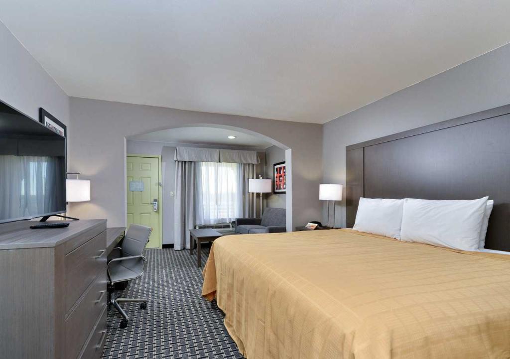 Quality Inn & Suites Cotulla I-35