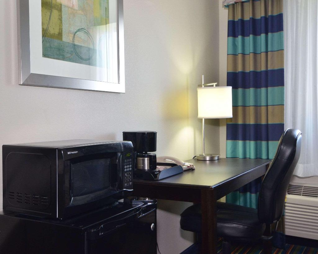 Quality Inn & Suites Kenedy - Karnes City