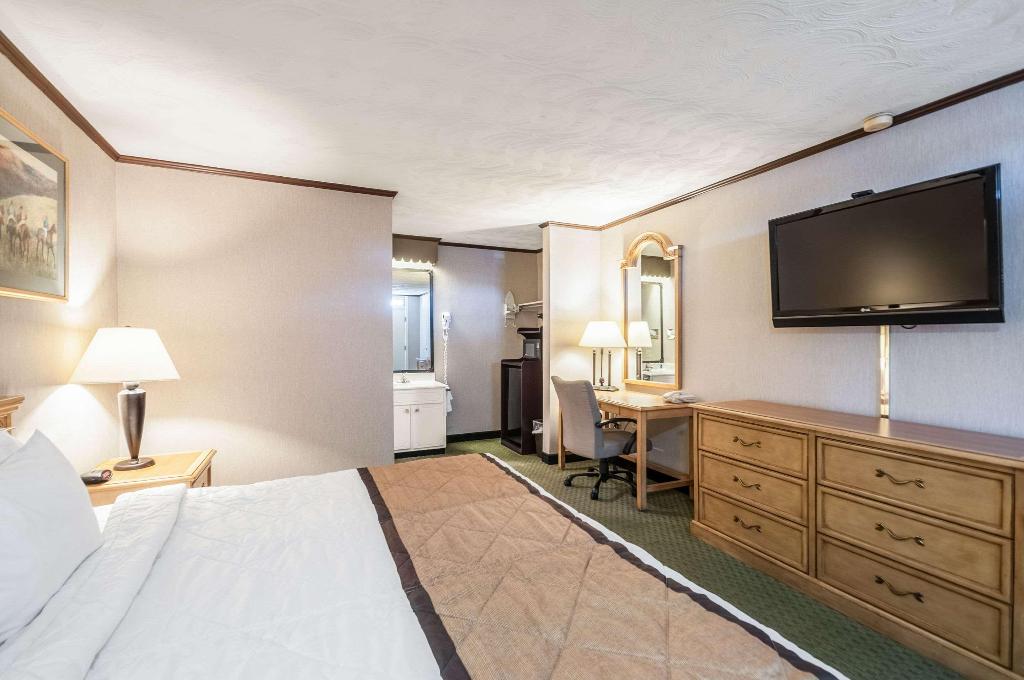 Rodeway Inn & Suites