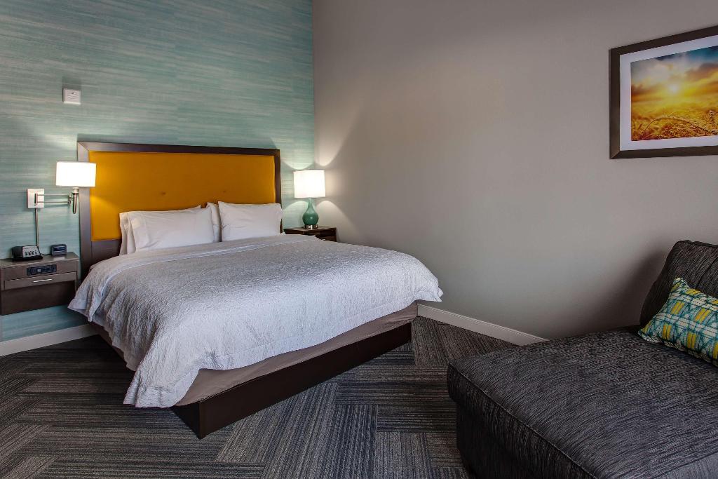 Hampton Inn & Suites Wichita/Airport