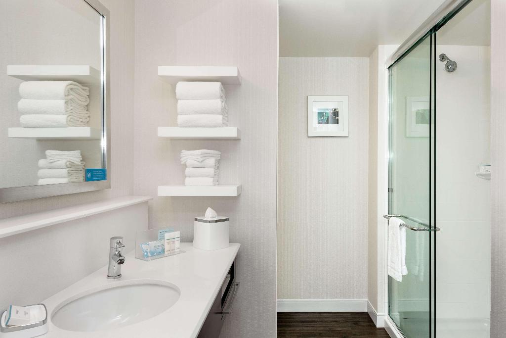 Hampton Inn & Suites Seattle/Northgate, WA