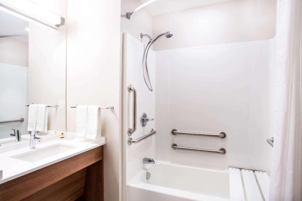 Microtel Inn & Suites By Wyndham Naples Vernal