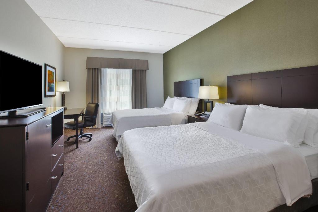 Holiday Inn Express & Suites Geneva Finger Lakes