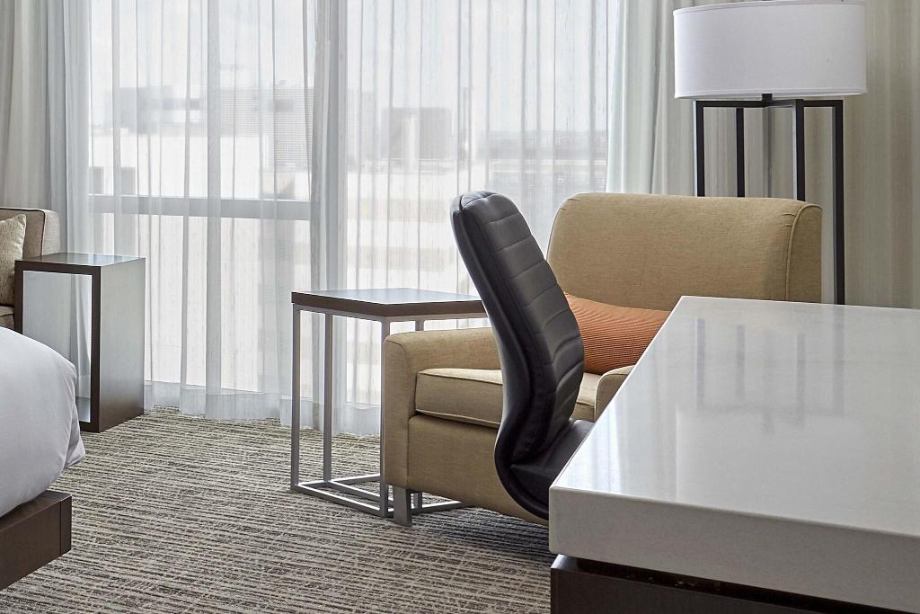 Calgary Airport Marriott In-Terminal Hotel