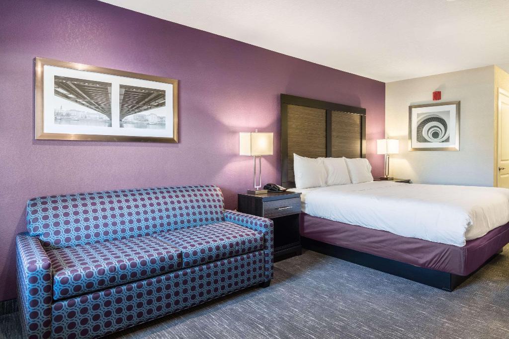 Econo Lodge InnSuites North Little Rock Riverfront