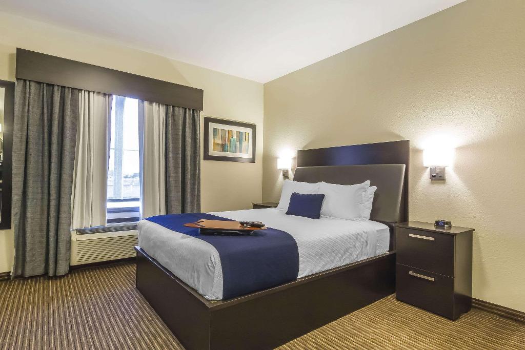 Quality Inn and Suites Moose Jaw