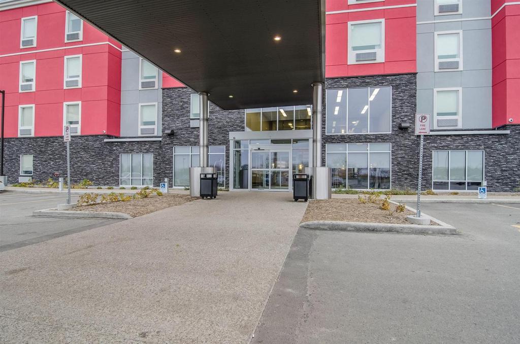 Best Western Plus Airport Inn Suites