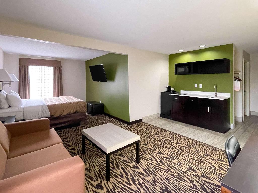 Quality Inn & Suites Clemmons I-40