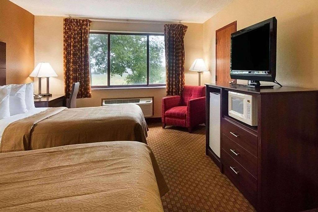 Super 8 by Wyndham Sturtevant/Racine