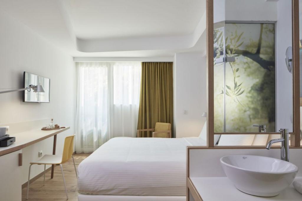 Olive Green Hotel
