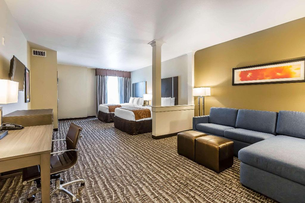 Comfort Suites Near Sam Houston Race Park
