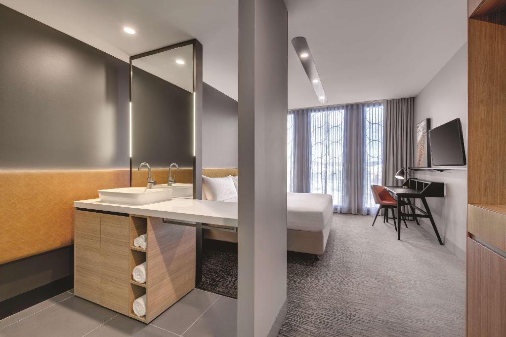 Vibe Hotel Canberra Airport