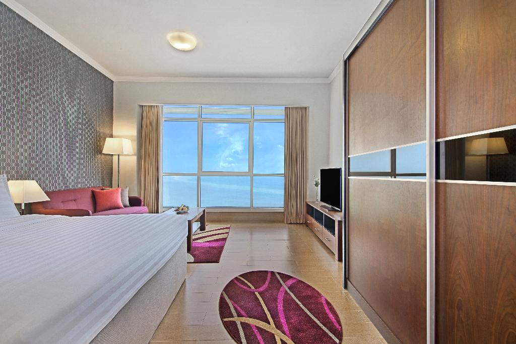 The Curve Hotel