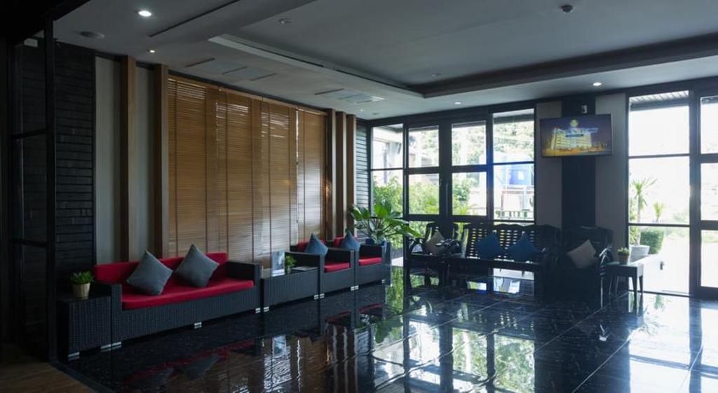 Golden Tulip Essential Pattaya Hotel - Lobby