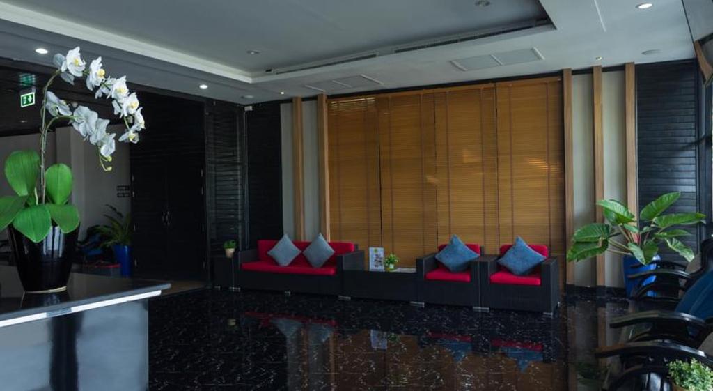 Golden Tulip Essential Pattaya Hotel - Lobby