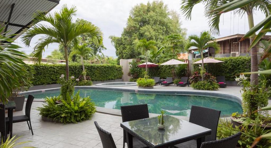 Golden Tulip Essential Pattaya Hotel - Pool