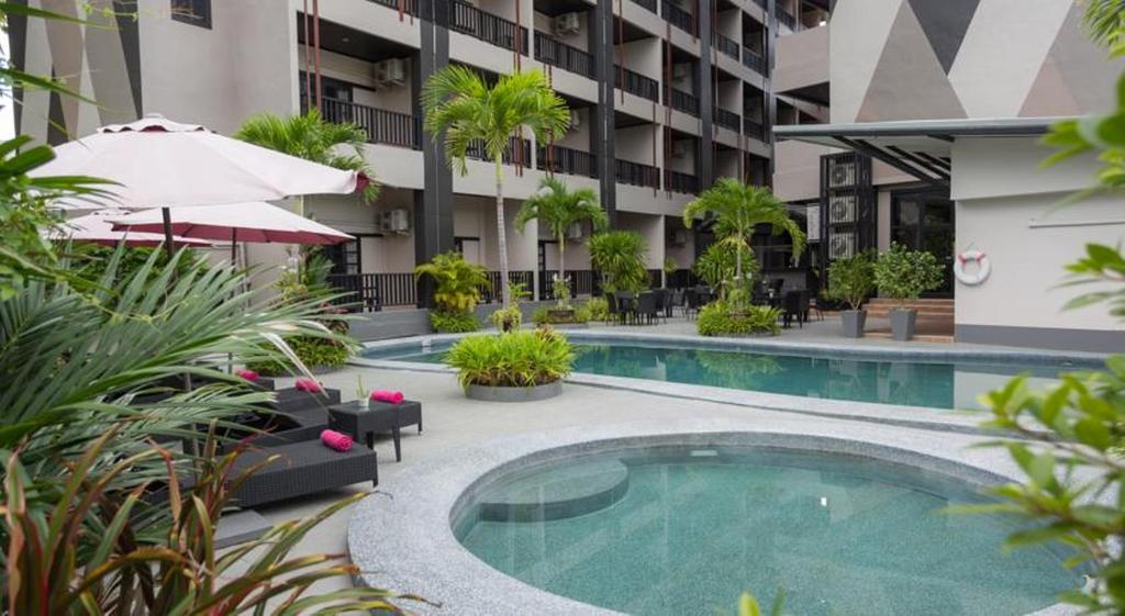 Golden Tulip Essential Pattaya Hotel - Pool