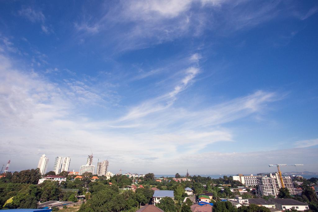 Golden Tulip Essential Pattaya Hotel - Beach