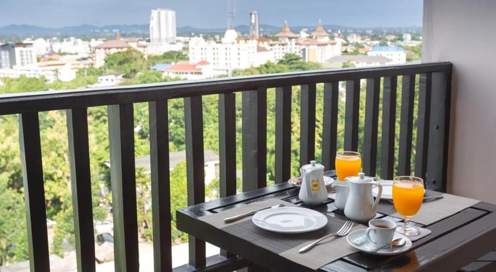 Golden Tulip Essential Pattaya Hotel - Terrace