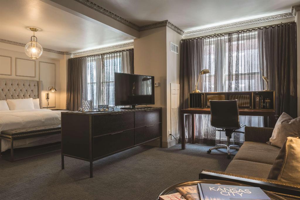 Hotel Phillips Kansas City, Curio Collection by H