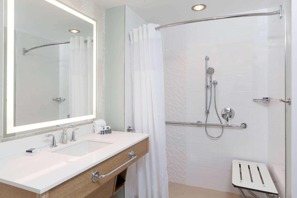Wyndham Grand Clearwater Beach