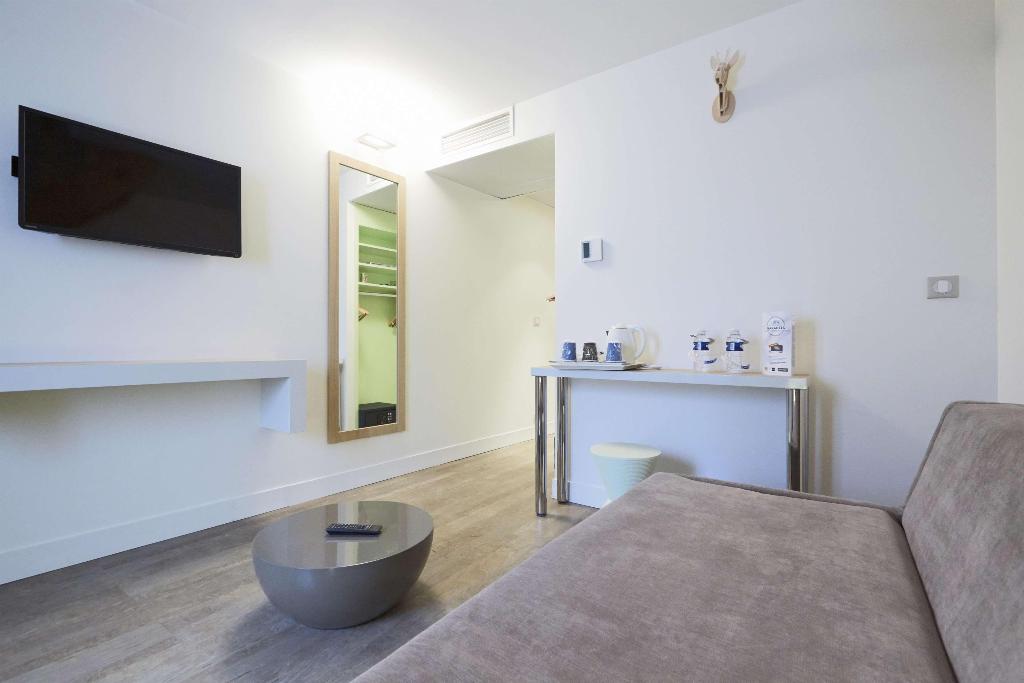 Kyriad Paris 18 Porte De Clignancourt Hotel