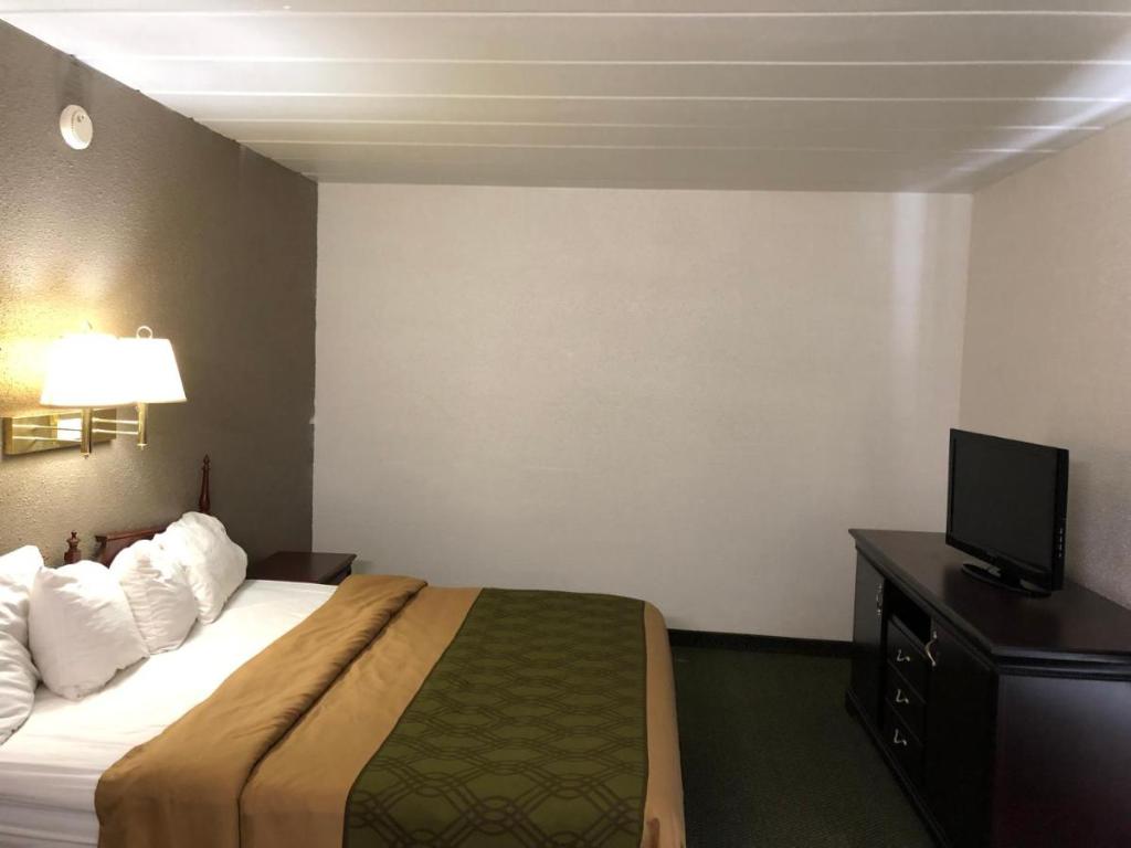Econo Lodge Inn Suites