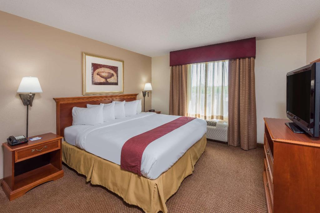 Seasons Inn and Suites Highland