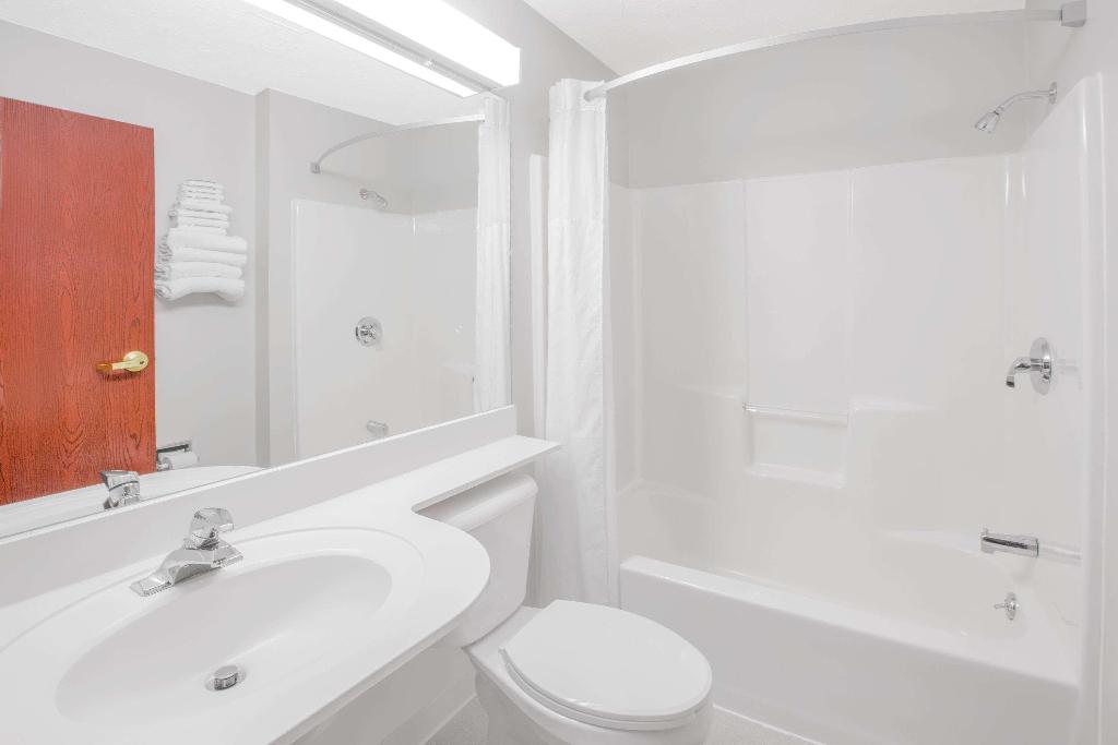 Microtel Inn & Suites by Wyndham Manistee