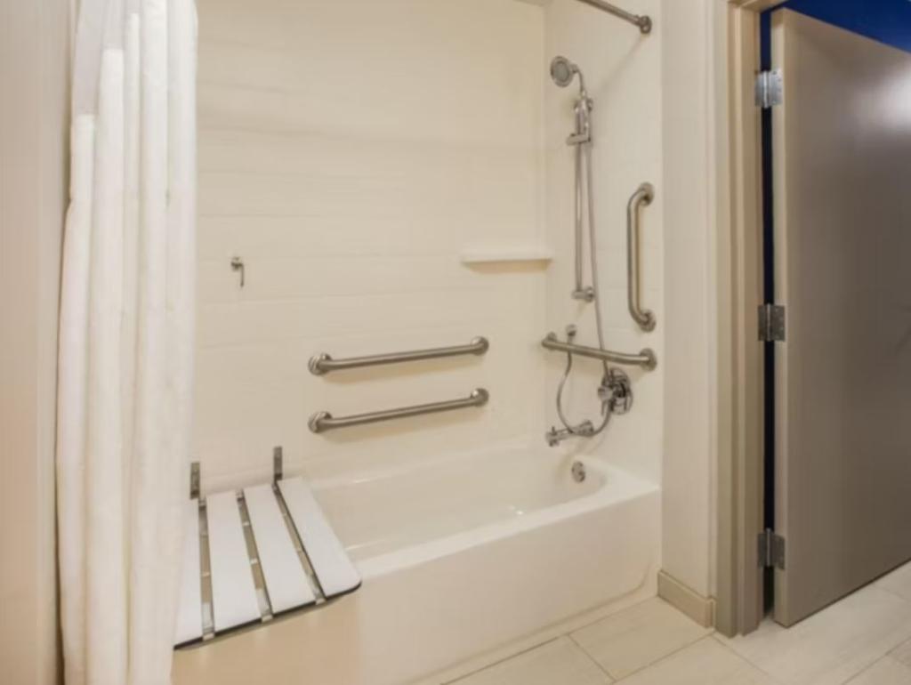 Holiday Inn Express & Suites Phoenix - Midtown