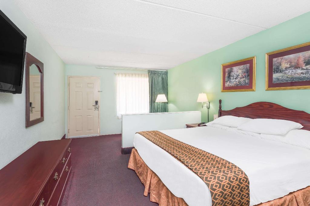 Days Inn by Wyndham Lavonia