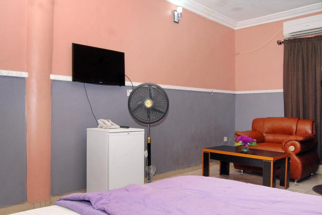 Royal Park Hotel & Suites