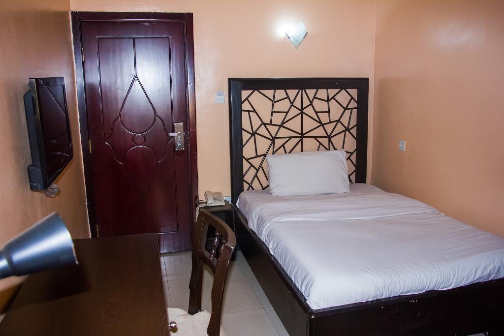 Linton Host Hotel