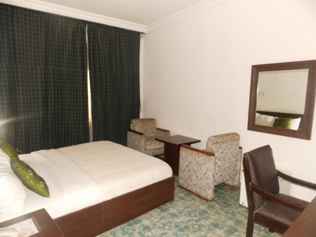 Savannah Suites Hotel