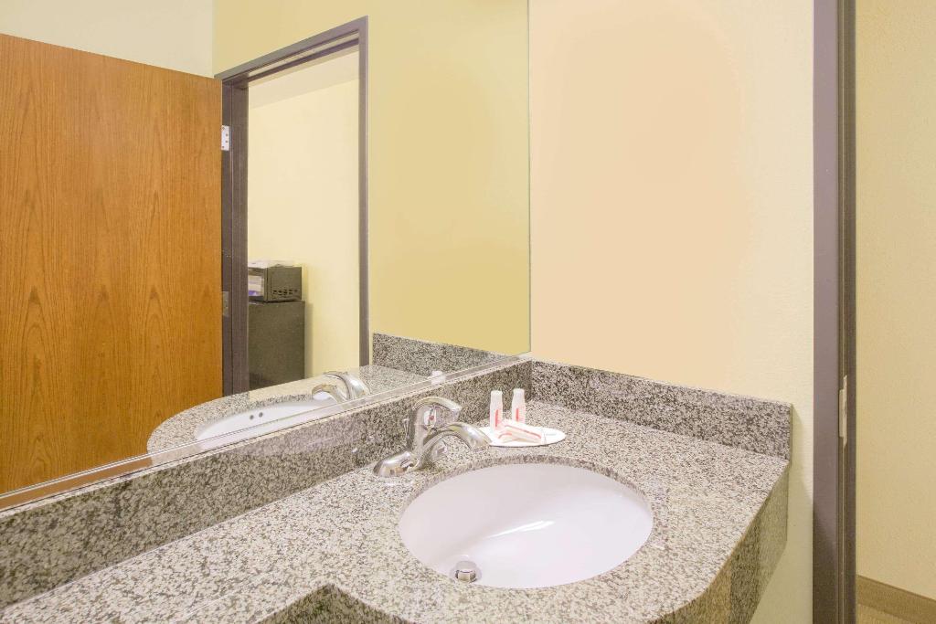 Microtel Inn & Suites By Wyndham Delphos