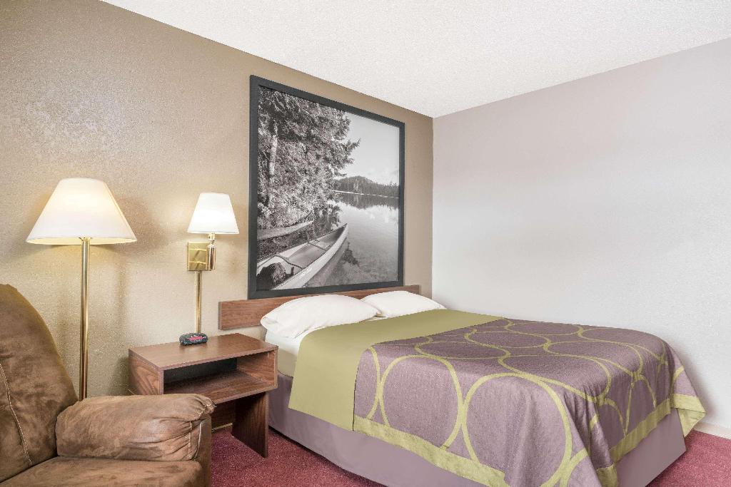 Super 8 by Wyndham Little Falls