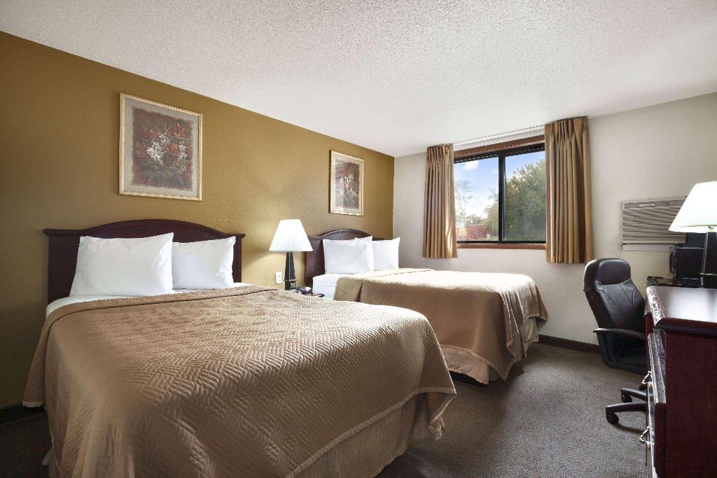 Travelodge by Wyndham La Porte/Michigan City Area