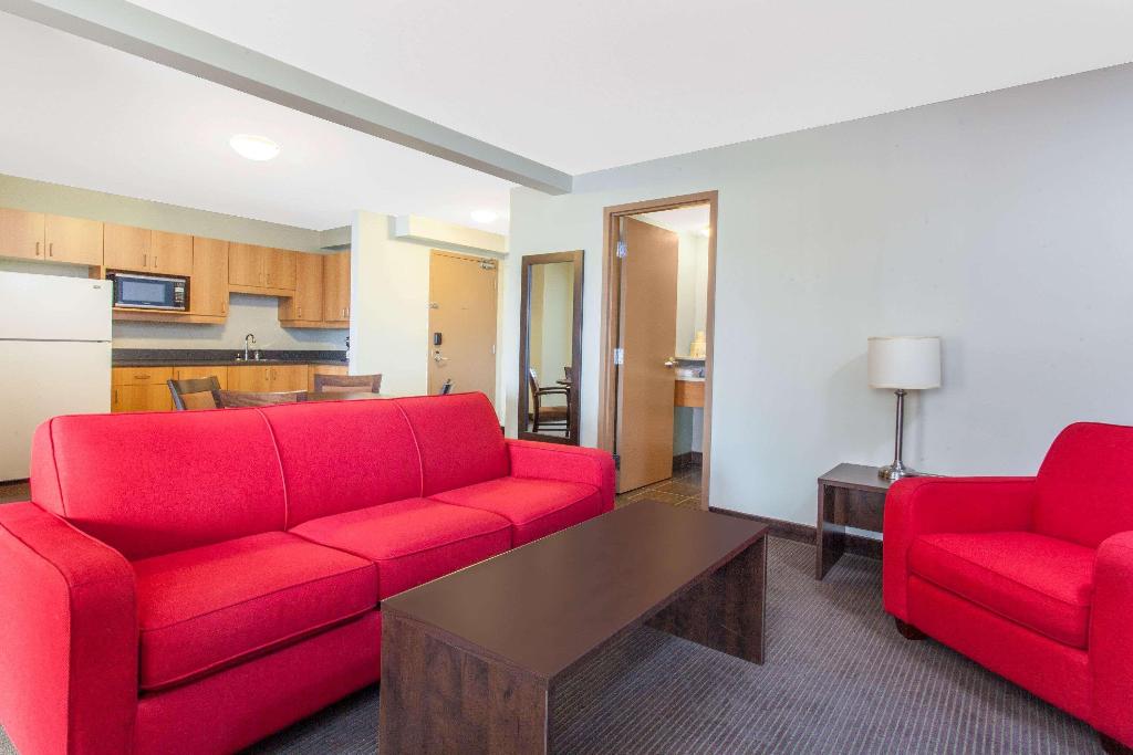 Super 8 by Wyndham Red Lake