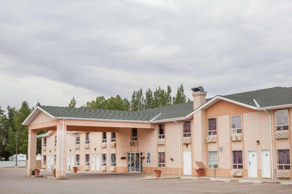 Super 8 By Wyndham Taber Ab