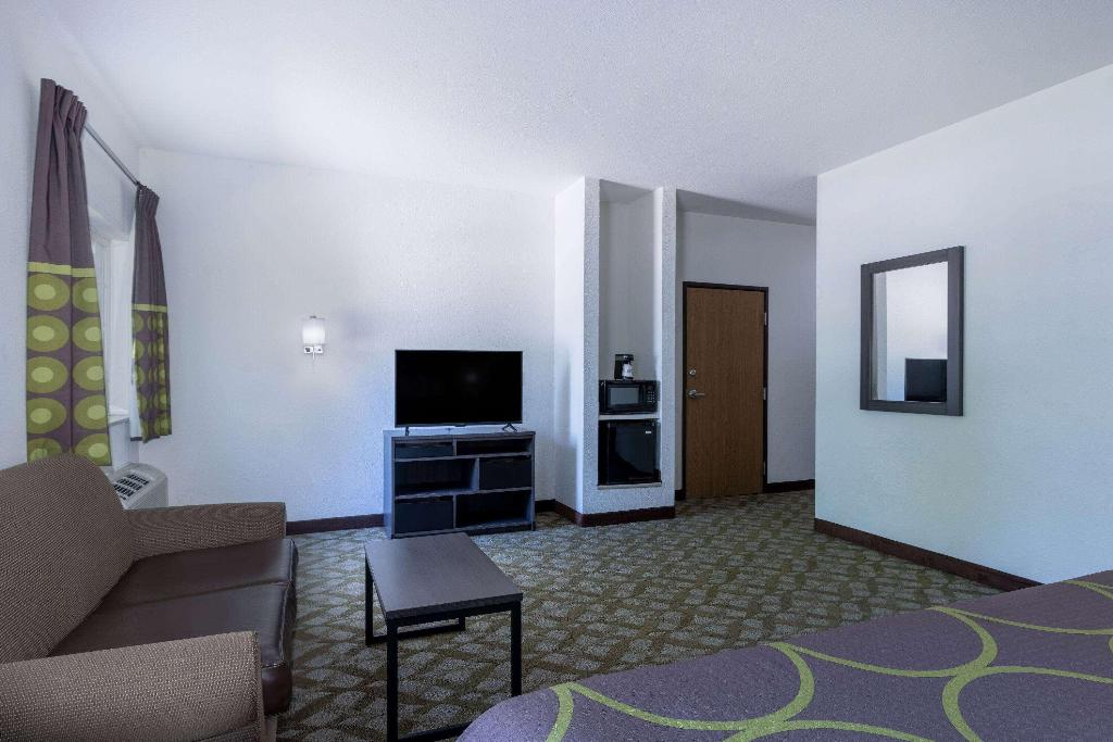 Super 8 by Wyndham De Soto