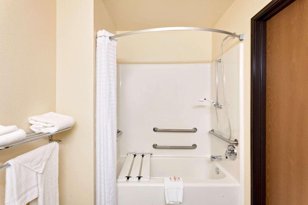 Super 8 by Wyndham Lebanon