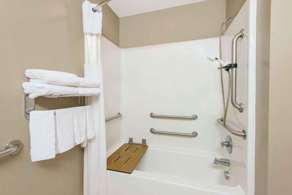 Microtel Inn & Suites By Wyndham Hazelton/Bruceto