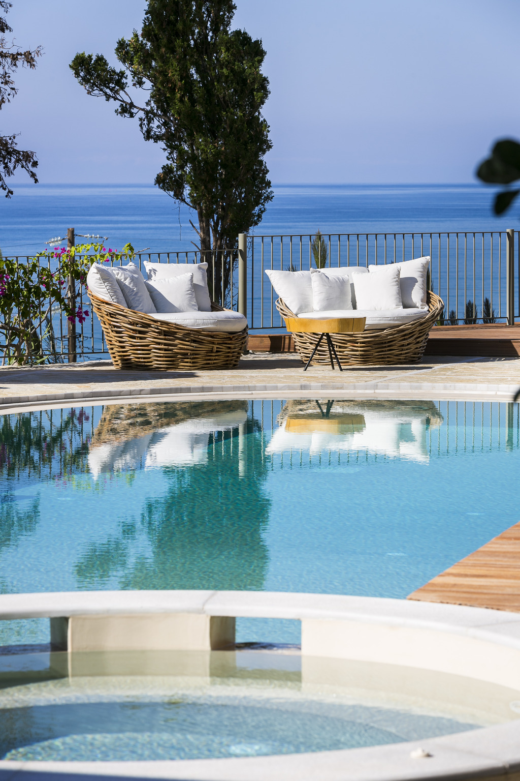 F Zeen Kefalonia - Adults Only