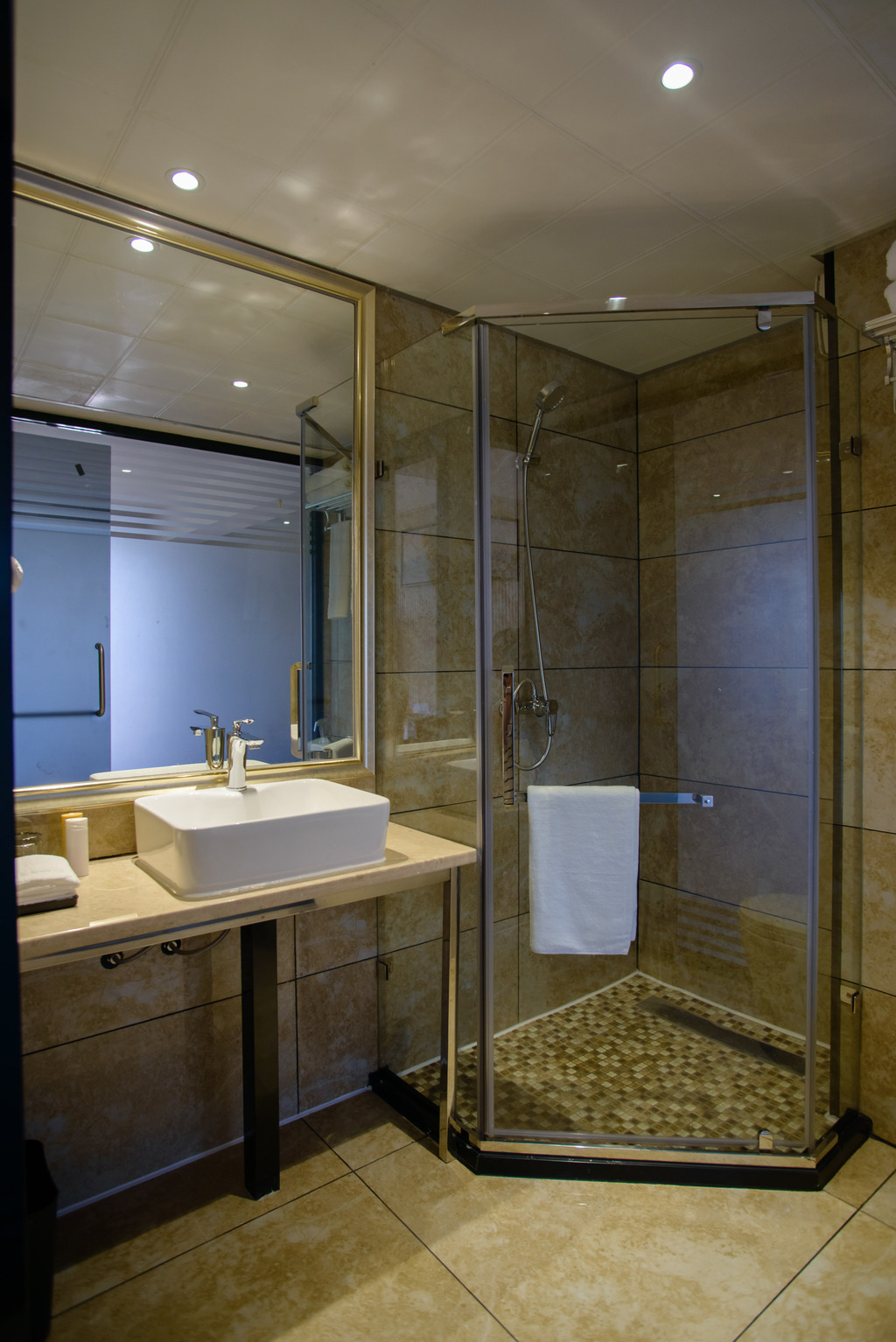 Swiss Lenana Mount Hotel