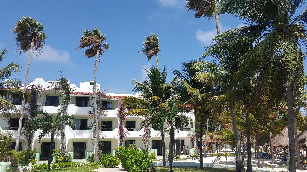 Akumal Caribe, vista principal