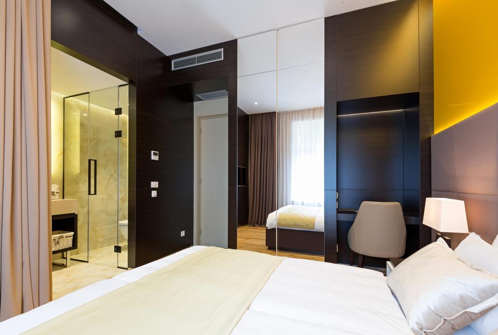 Maccani Luxury Suites