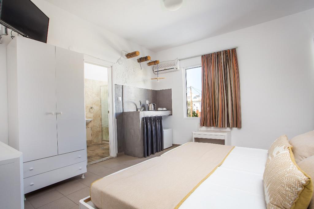 Tinas Plus Hotel